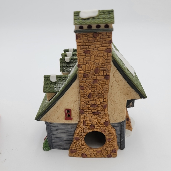 Department 56 - North Pole Series - “Elf bunkhouse”. - Picture 3 of 8